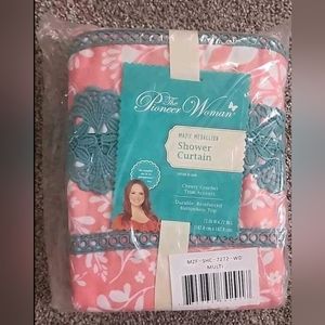 Pioneer Woman Mazie Medallion shower curtain